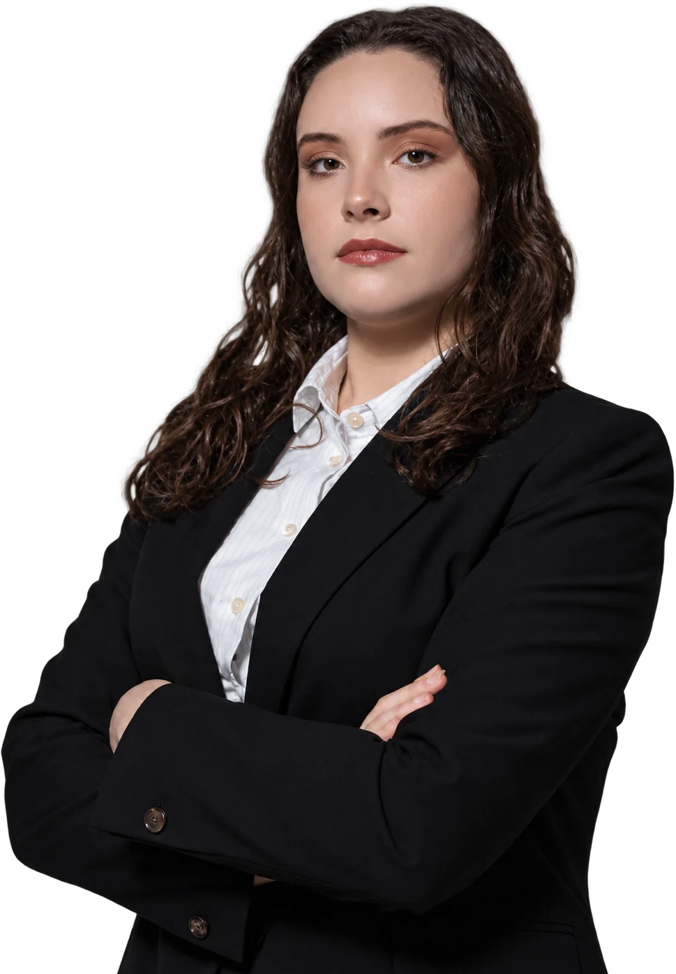 Foto da advogada Natália Sugawara, de blazer escuro e braços cruzados